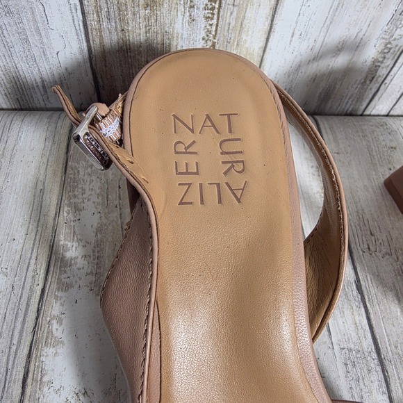 Naturalizer Nude Beige Leather Pointed Toe Slingback Flared Kitten Heels Pump 7W - Picture 7 of 10
